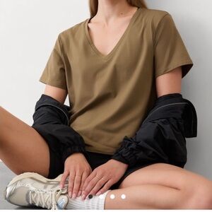 Athleta Essential V-Neck Tee In Clay/Brown, Size Small